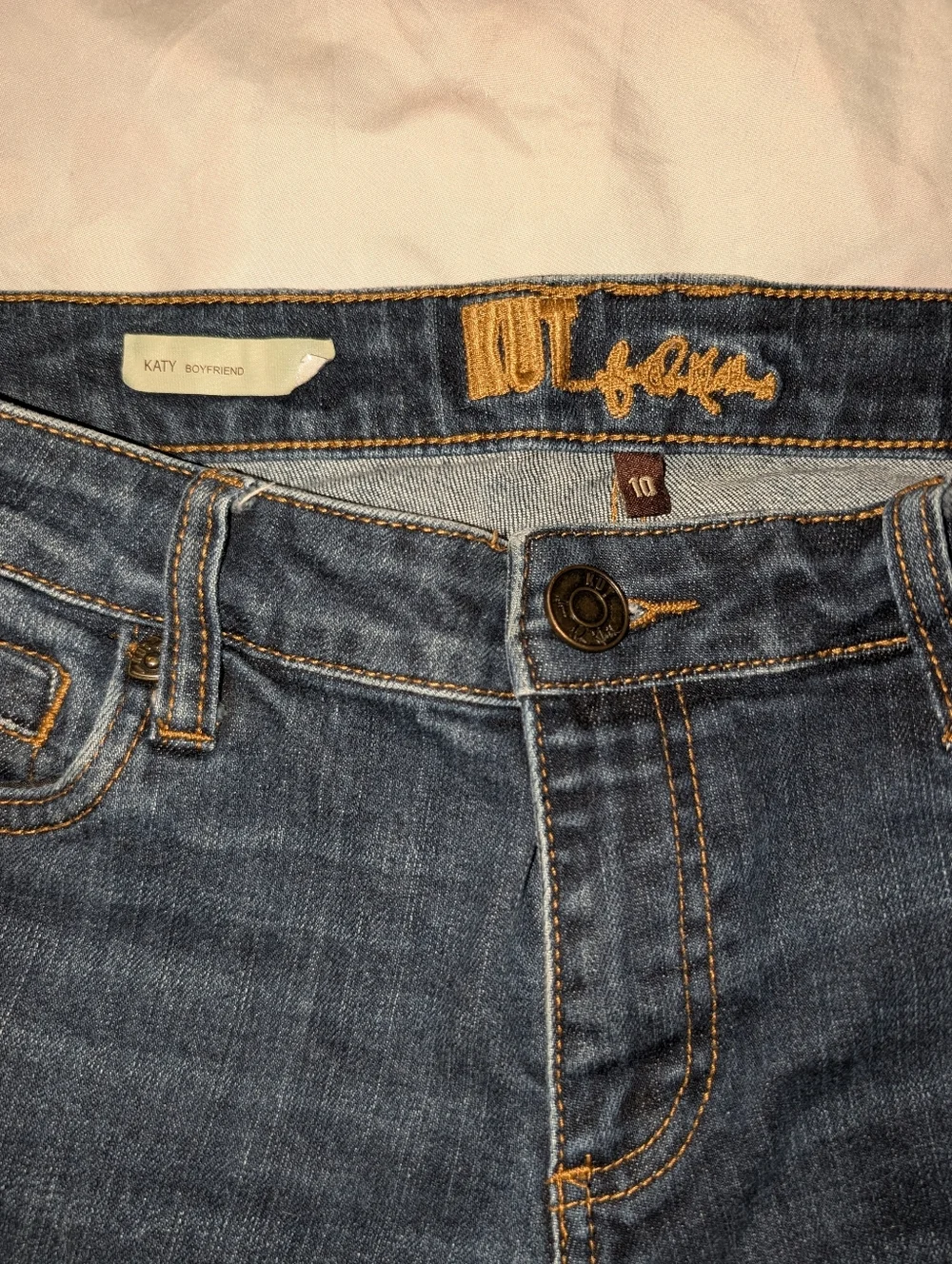 Kut from the Kloth Katy Boyfriend Jeans in Dark Blue Wash 10 Straight Cuff - Picture 5 of 7